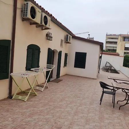 Efisio Πανσιόν