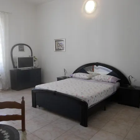 Efisio Πανσιόν 3*